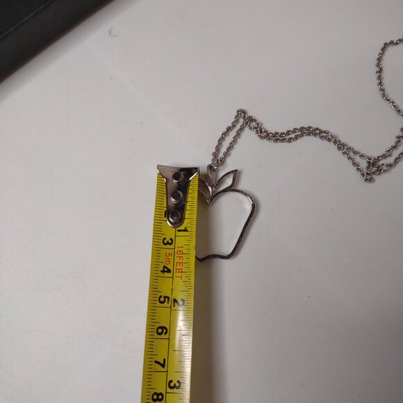 17.5 Inch Sarah Coventry Apple Pendant Necklace - Picture 9 of 9